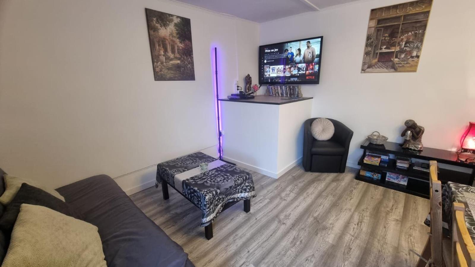 Appartement Rethel - Netflix - Marc & Cecile Exteriör bild